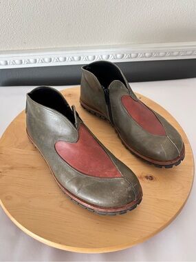 CYDWOQ Cardiac Olive Green Leather Handmade Shoes with Heart Accent Size 9